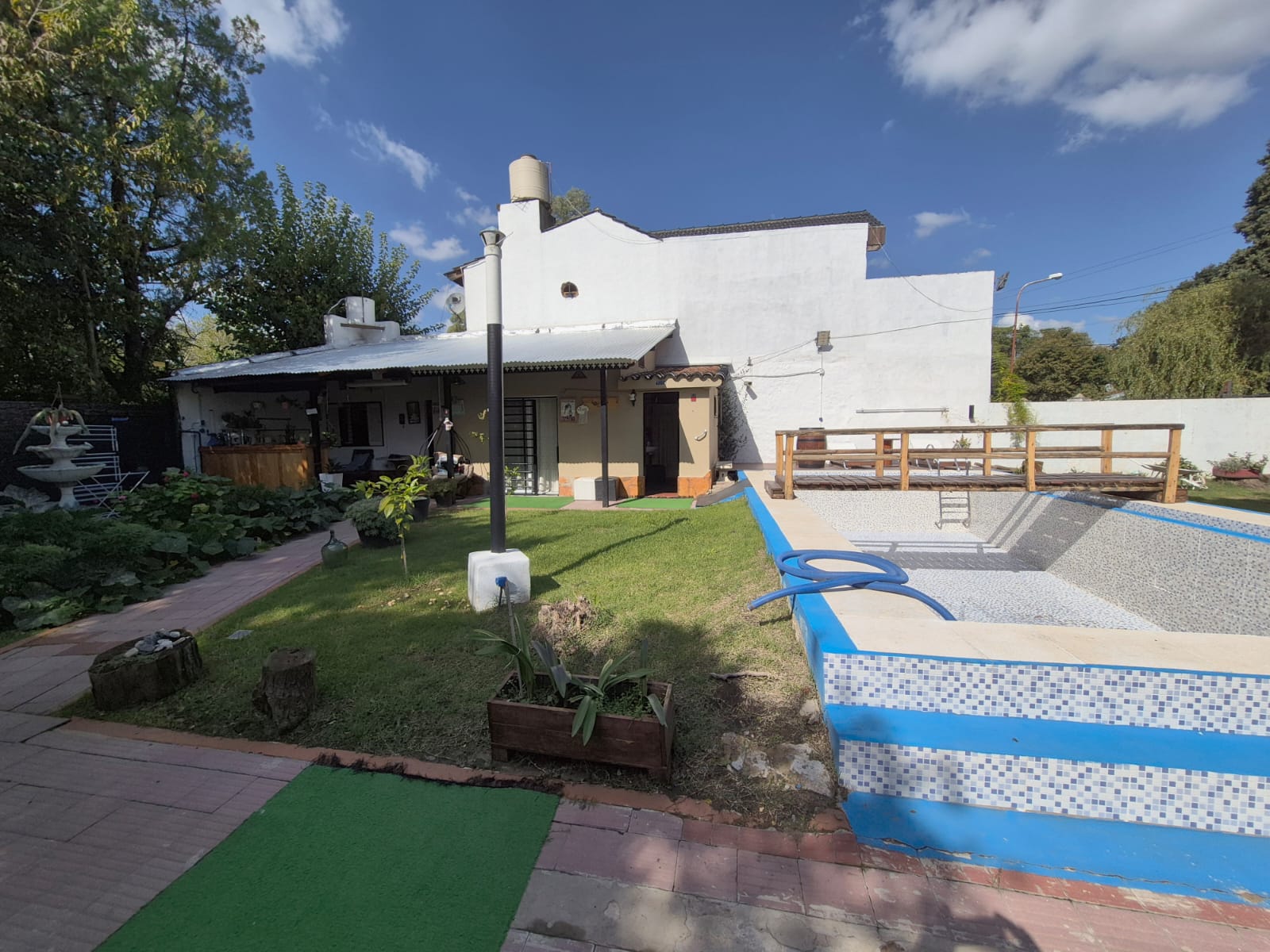 Casa quinta en venta Villa Luzuriaga con pileta — foto 1
