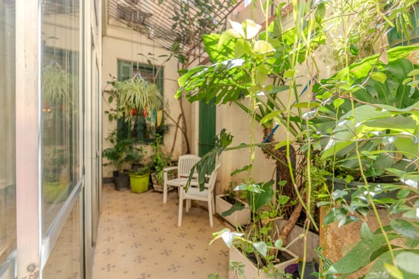 Departamento 5 ambientes con espacio para escritorio, lavadero y  dos patios — foto 4