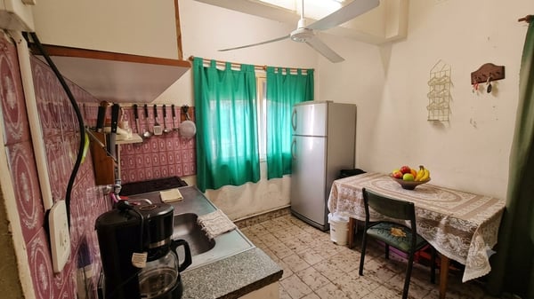Venta de casa a Refaccionar en  Castelar - lote de 246 mts -  Casa + depto al fondo. — foto 4