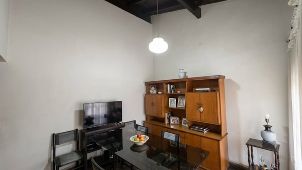 Venta de casa a Refaccionar en  Castelar - lote de 246 mts -  Casa + depto al fondo. — foto 3
