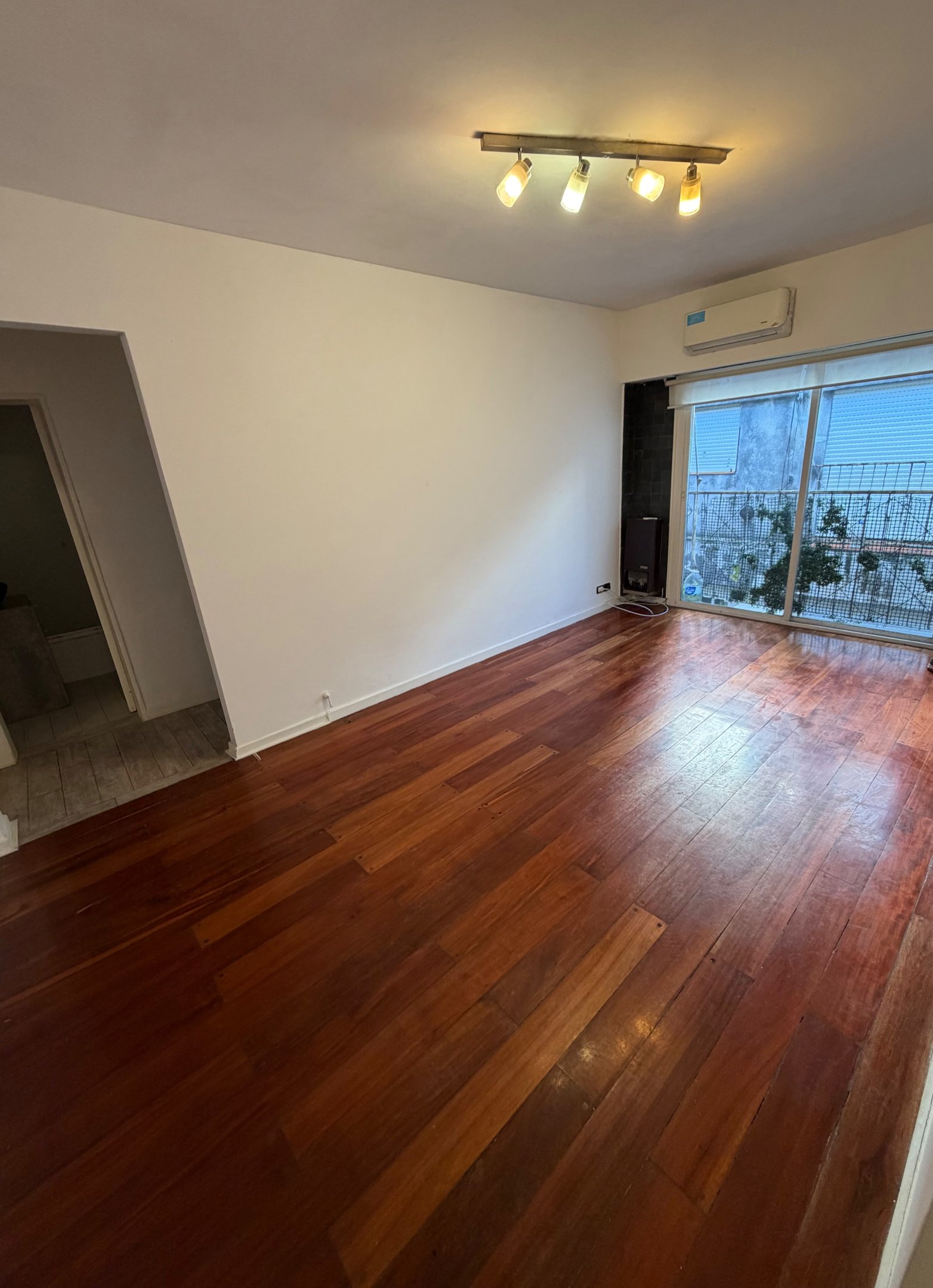 Alquiler departamento de 2 ambientes Vicente Lopez excelente ubicación  Con cochera Movible — foto 1