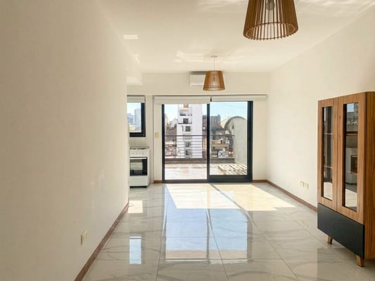 VENTA ABASTO MONOAMBIENTE CON TERRAZA PROPIA. — foto 2