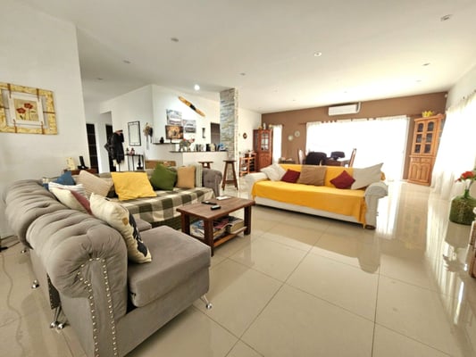 VENTA CASA 5 AMBIENTES CON JARDÍN Y PILETA - ESCOBAR — foto 3