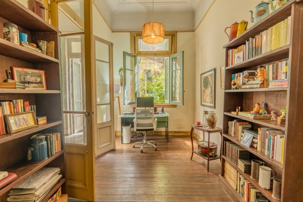 Departamento 5 ambientes con espacio para escritorio, lavadero y  dos patios — foto 2