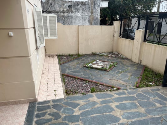 CASA 3 AMBIENTES CON PATIO TERRAZA Y COCHERA PROPIA - CASEROS — foto 5