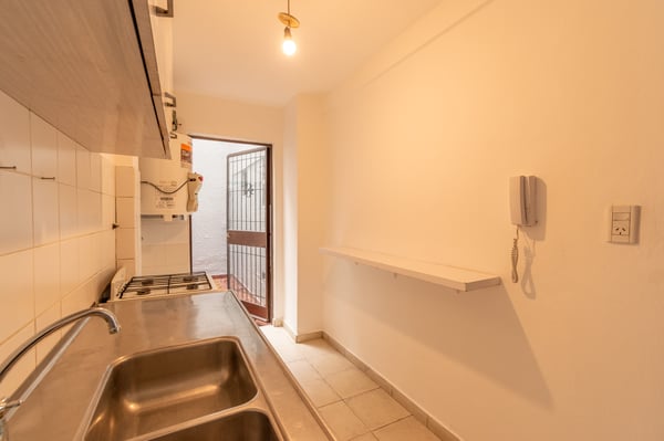 Venta depto. 3 amb con patio, cochera San Isidro centro — foto 2