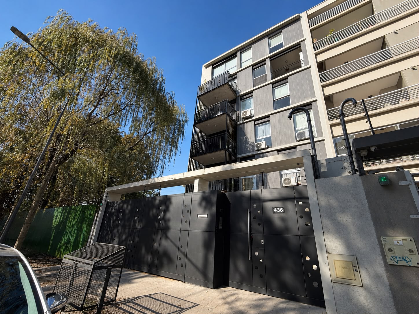 VENTA DEPARTAMENTO 3 AMBIENTES  AL FRENTE  BALCON Y COCHERA EN EL BAJO DE OLIVOS — foto 1
