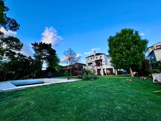 Importante casa de 5 dormitorios en venta  a la laguna principal de Santa Barbara — foto 2