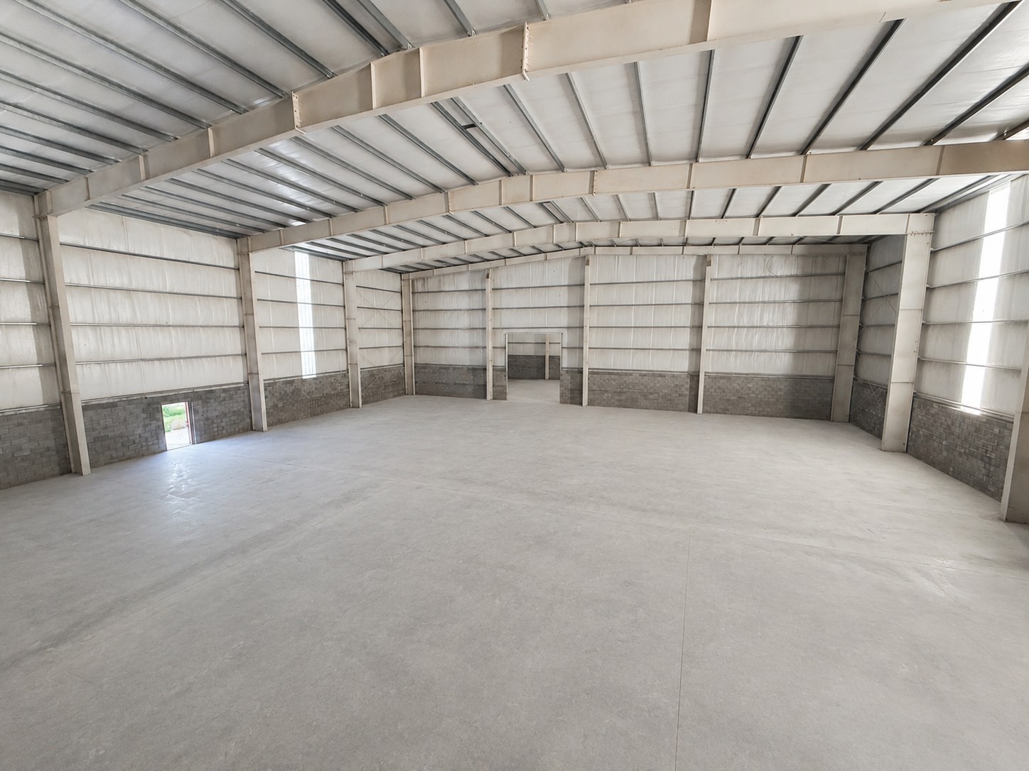 GALPÓN EN ALQUILER EN POLO INDUSTRIAL EZEIZA | 1.189 M² CUBIERTOS | BAÑOS, VESTUARIOS Y OFICINAS A ESTRENAR — foto 1
