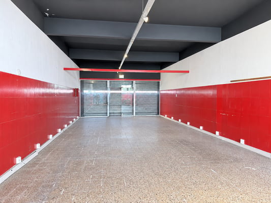 ALQUILER GALPÓN / LOCAL COMERCIAL 915 M² – AV. HIPÓLITO YRIGOYEN – AVELLANEDA — foto 4