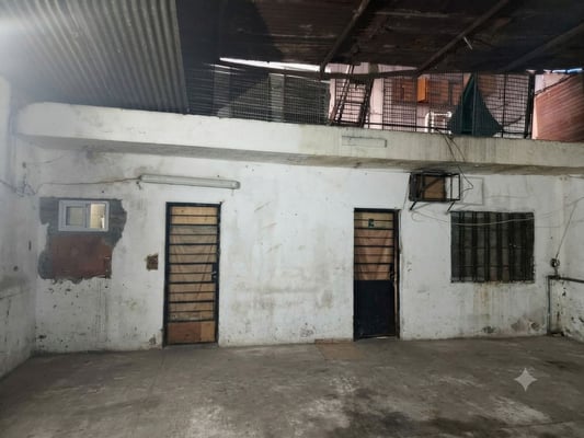 Venta Galpón en Pompeya con vivienda u oficina. — foto 3