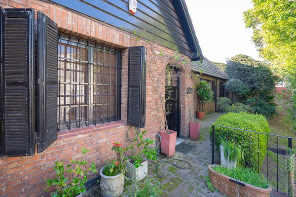 CASA EN VENTA – LA LUCILA ACTUALIZADA — foto 2