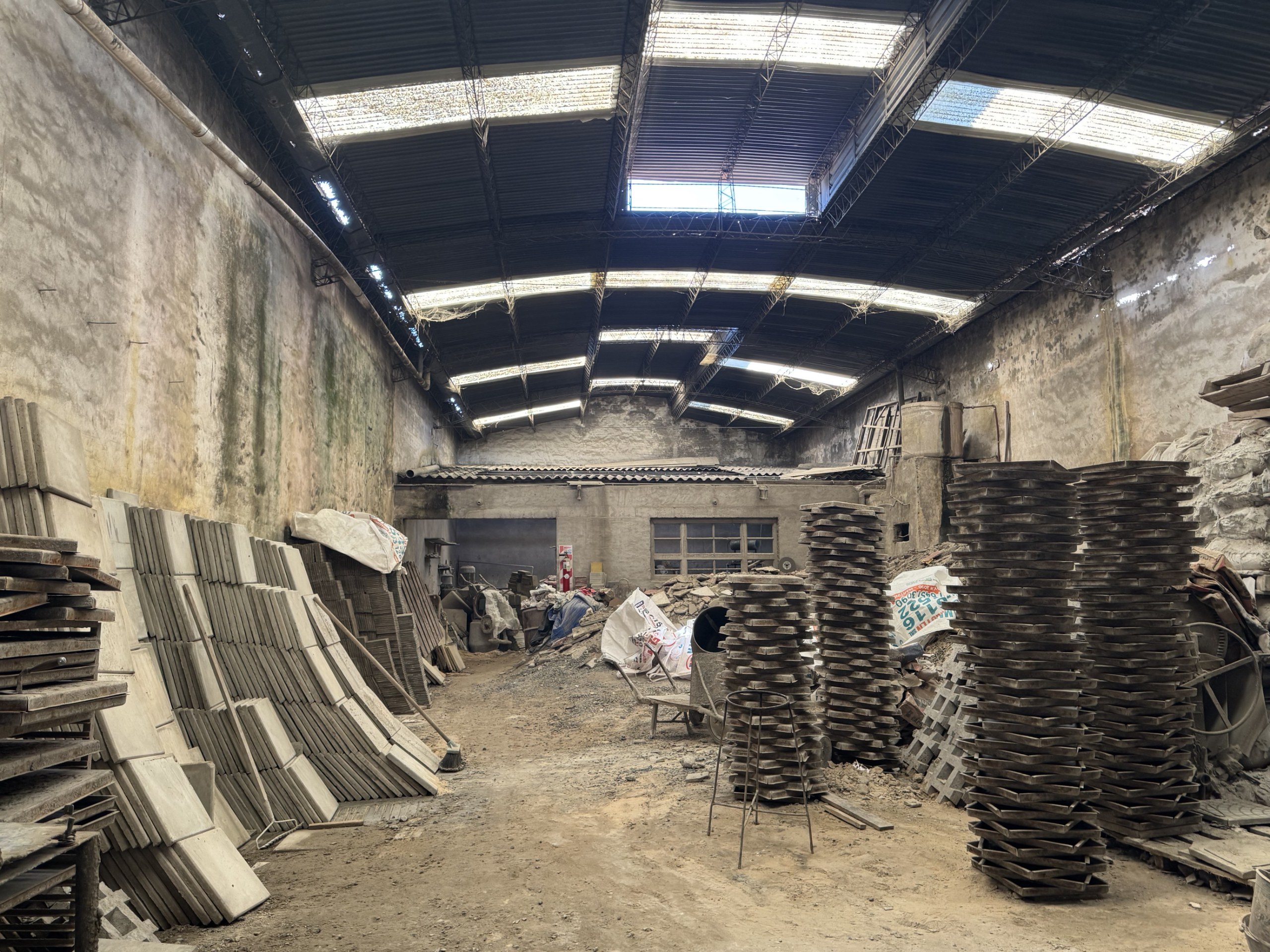 VENTA GALPON/DEPOSITO INDUSTRIAL LOCAL Y VIVIENDA — foto 1