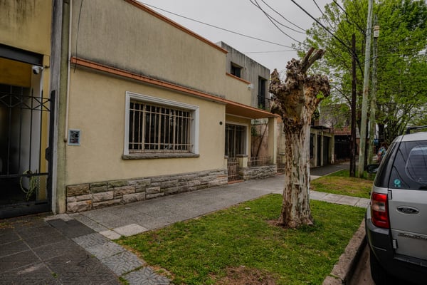 Venta casa 4 amb. Flipping + casa 2 amb. entrada independiente. V. Ballester — foto 4