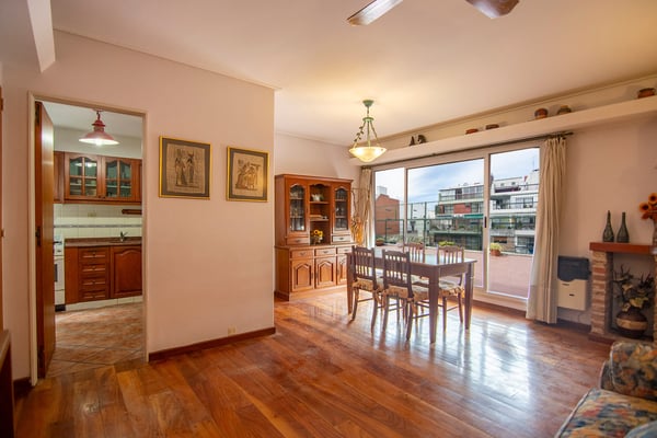 SEMIPISO DE 3 AMBIENTES CON TERRAZA PROPIA Y PARRILLA — foto 3