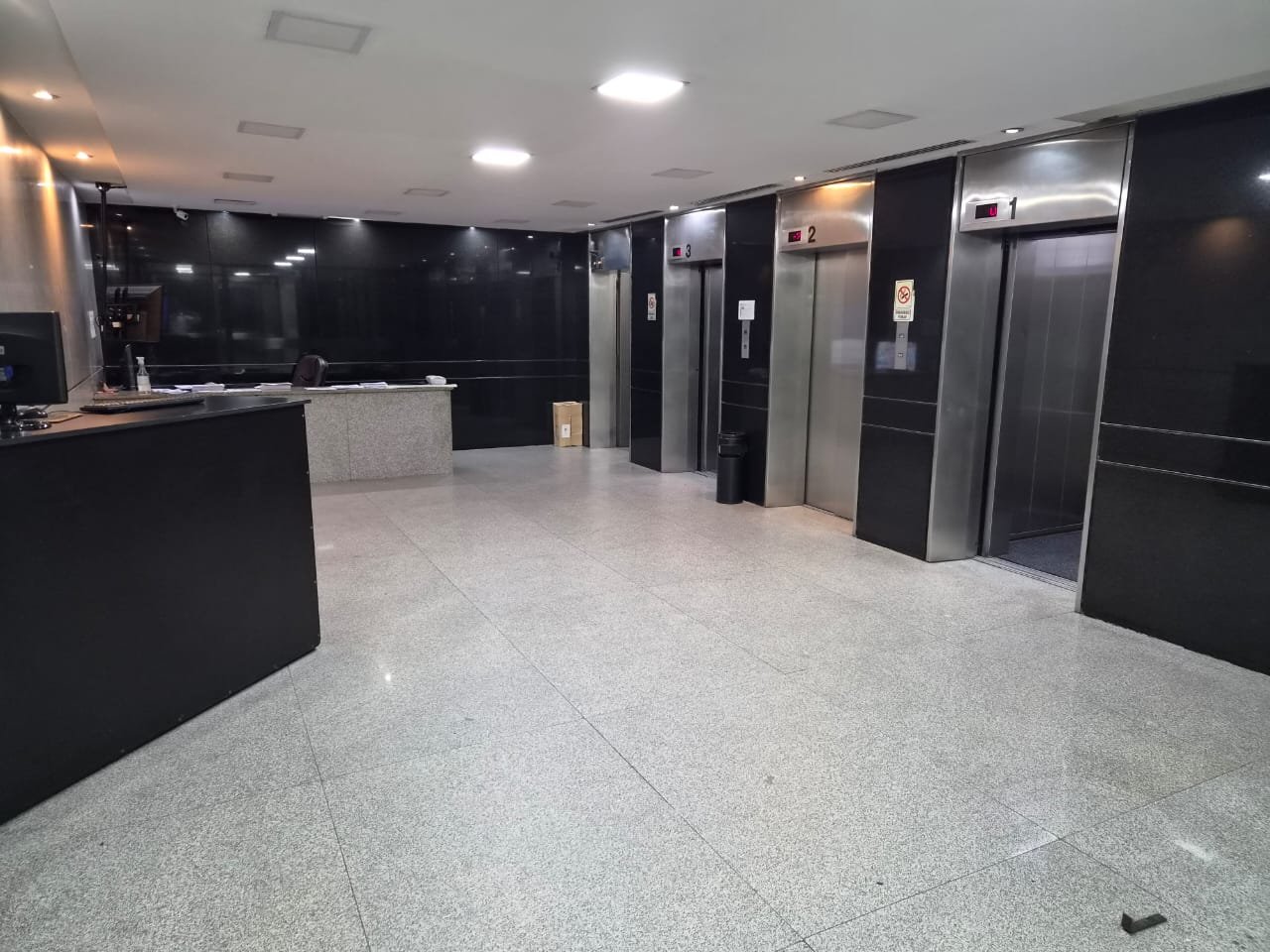 Alq Oficina microcentro, 225 m2, c/ 2 cocheras — foto 1