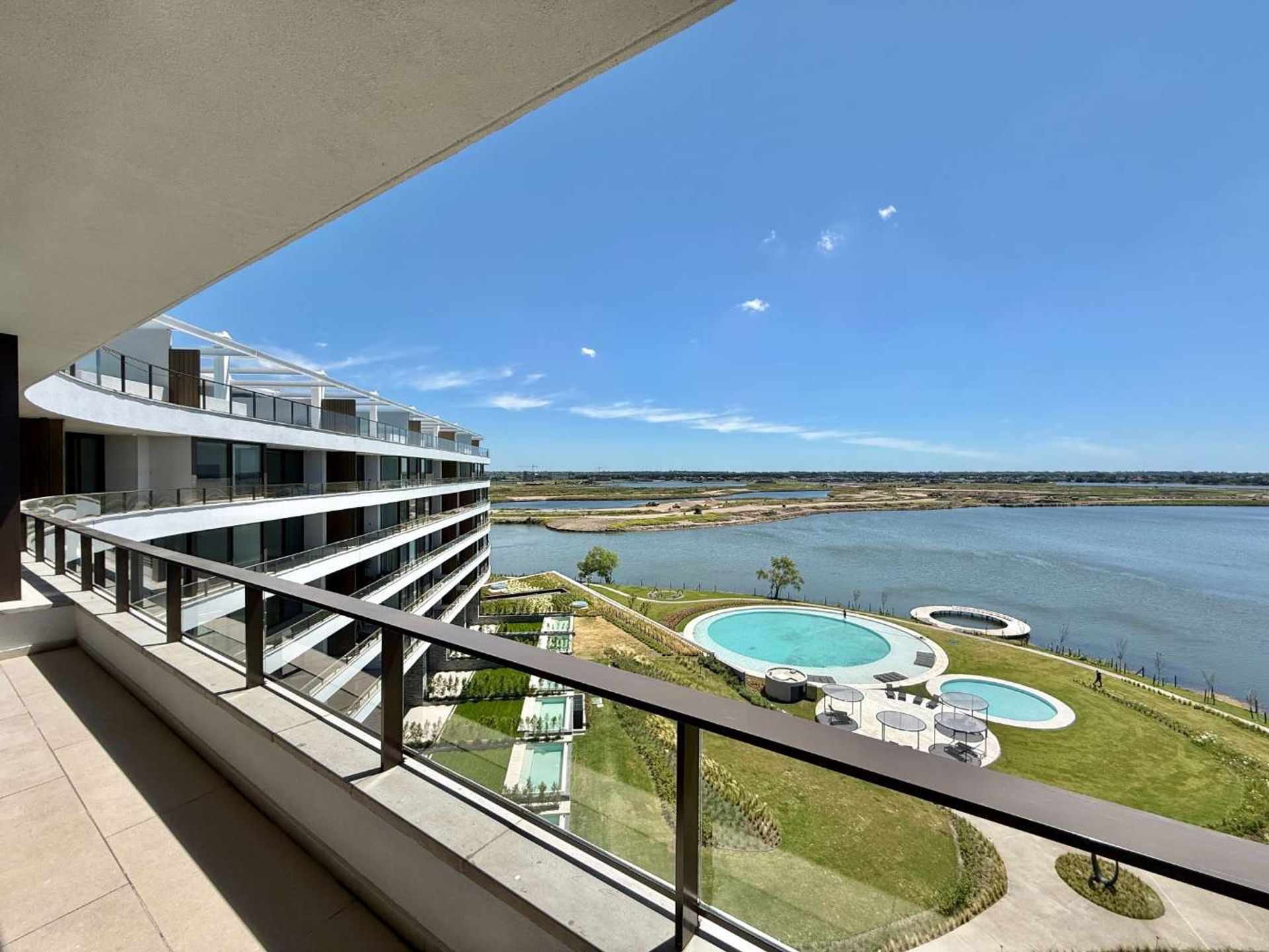 PENT-HOUSE OCEANA CON TERRAZA; PISCINA ,3 COCHERAS AMENITIES Y VISTA ESPEJO DE AGUA — foto 1