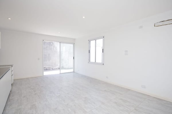 Venta Duplex 3 ambientes De Vicenzo con cochera — foto 2