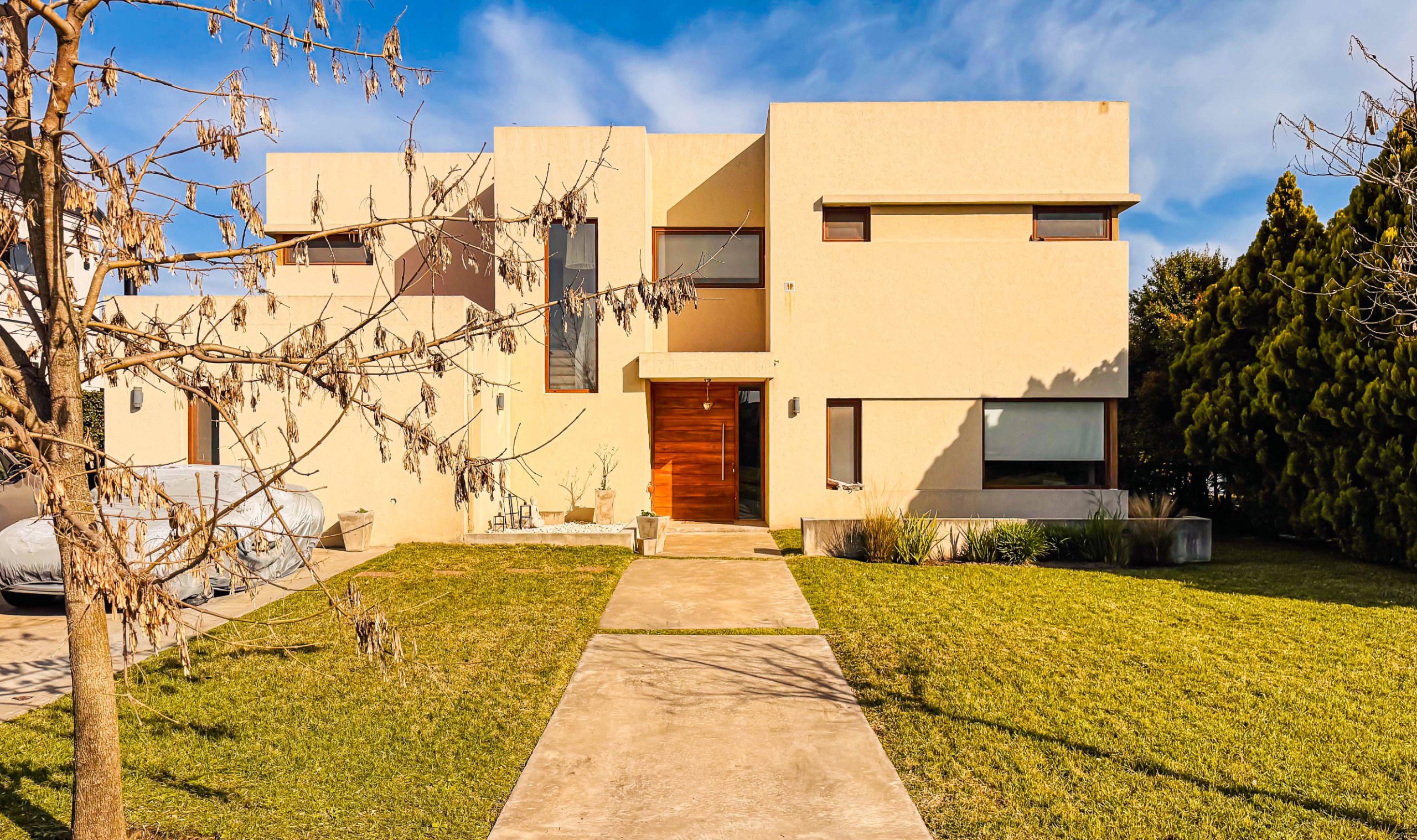 Alquiler AMOBLADO | CASA A LA LAGUNA | 5 AMBIENTES c/dependencia | Barrio San Marco | JARDÍN, PILETA, PARRILLA, GALERÍA, TERRAZA — foto 1
