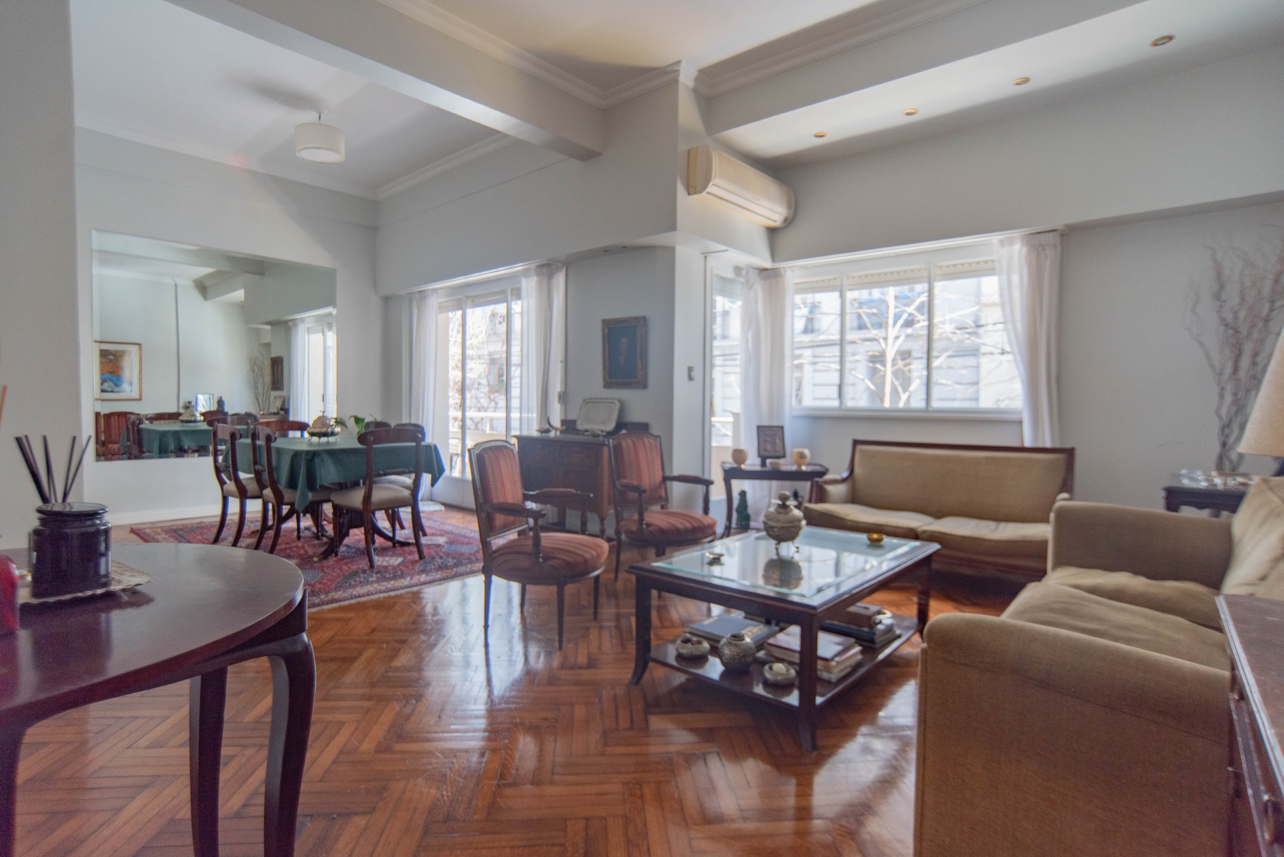 Venta Departamento de 3 Ambientes en esquina abierta con balcón y mucha luz en Recoleta — foto 1