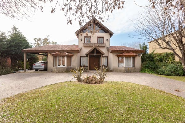 VENTA CASA 5 AMBIENTES EN BARRIO LA ARBOLEDA — foto 4