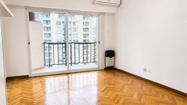 Monoambiente con balcón y vista al río — foto 2