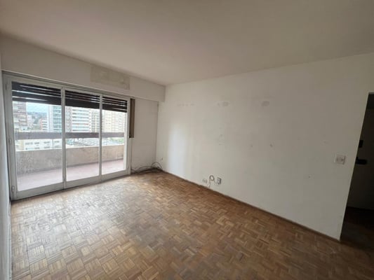 3 amb  con balcón al frente  y cochera,a metros de Las Lomitas — foto 3