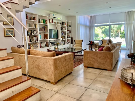 Excelente casa de amplios ambientes y 5 dormitorios en Santa Barbara — foto 4