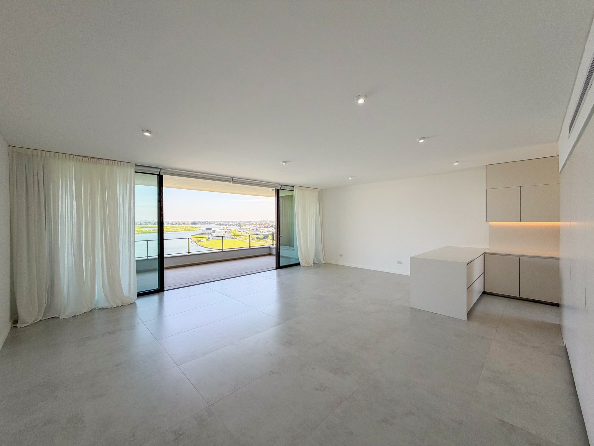 ALQUILER PENT-HOUSE OCEANA CON TERRAZA; PISCINA Y 3 COCHERAS — foto 1