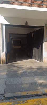 VENTA  DE COCHERA FIJA CUBIERTA EN BALVANERA — foto 2