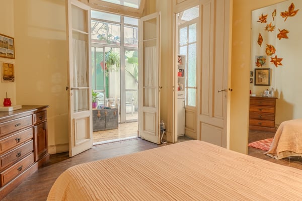 Departamento 5 ambientes con espacio para escritorio, lavadero y  dos patios — foto 3