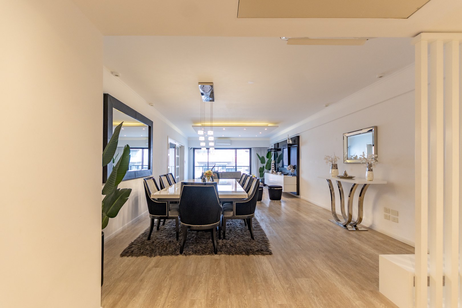 Venta Depto de Categoria en Pedro Goyena 5 Ambientes con balcon corrido y doble cochera cubierta — foto 1