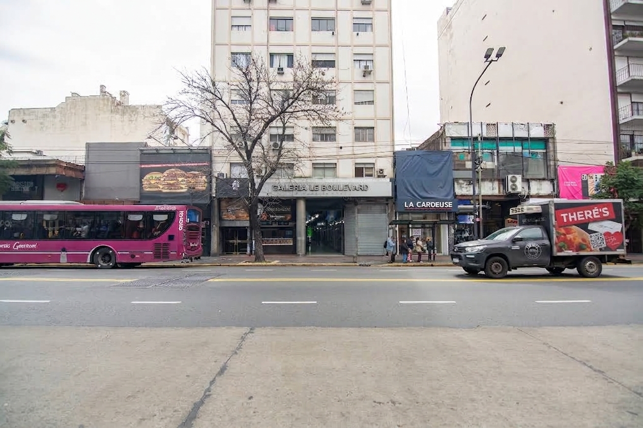 Local en venta Flores Galeria Le Boulevard — foto 1