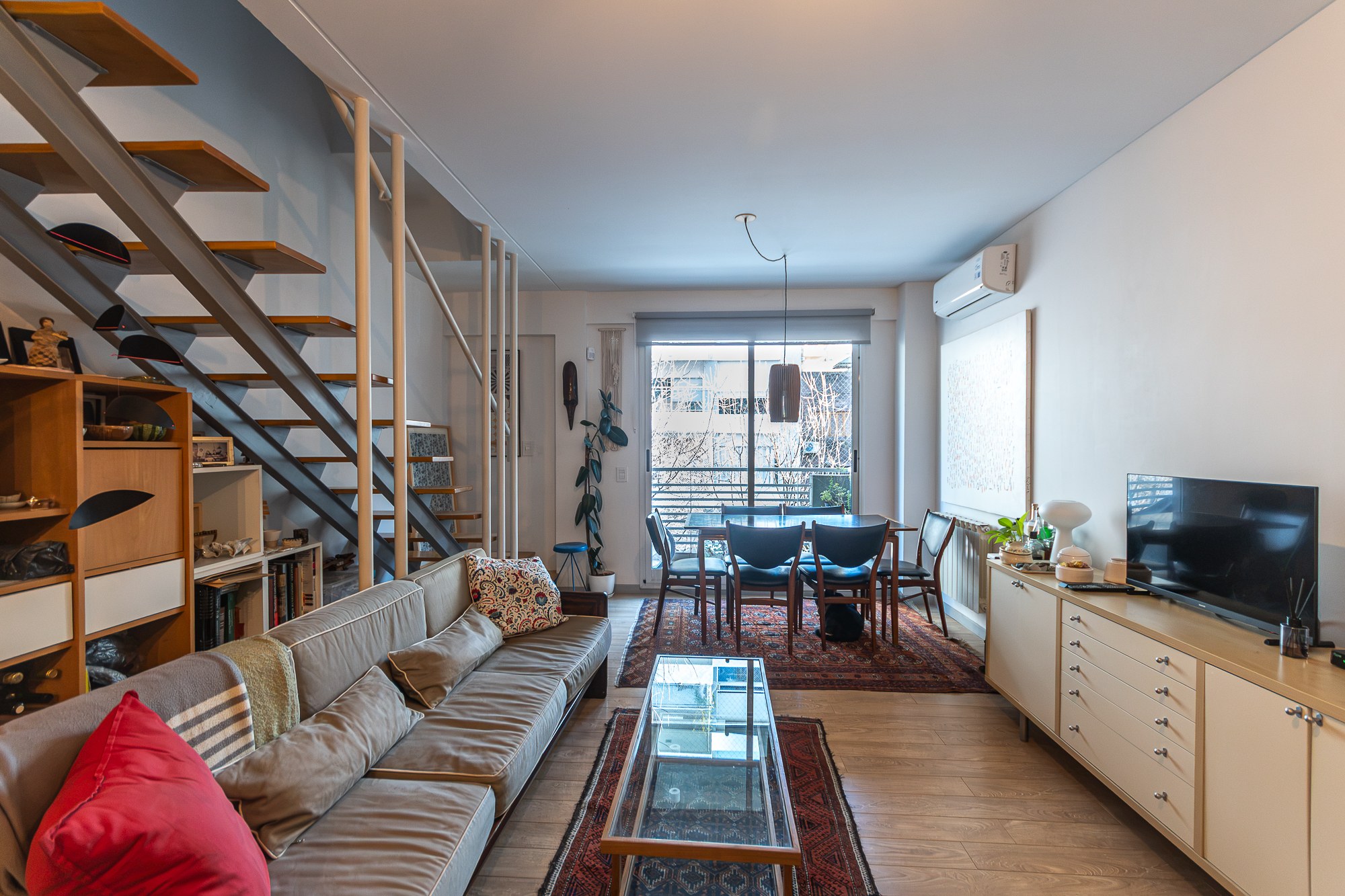 Triplex de 4 ambientes con cochera, terraza y balcones en  Belgrano — foto 1