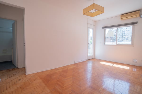 Venta de departamento de 3 ambientes con balcón y mucha luz en Cañitas — foto 2