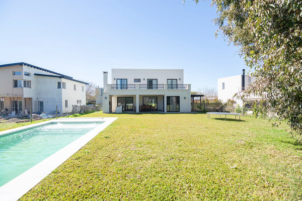 Venta Casa en Barrio San Matías - Área 3 - Pileta y gran jardín - Belén de Escobar — foto 2