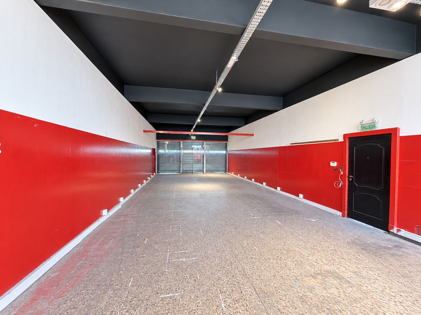 ALQUILER GALPÓN / LOCAL COMERCIAL 986 m² – AV. HIPÓLITO YRIGOYEN – AVELLANEDA — foto 1