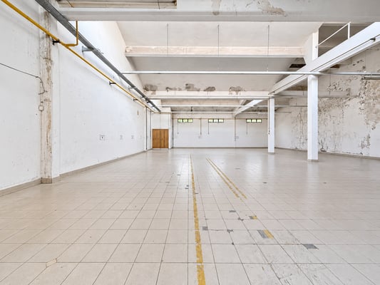 GALPÓN CON OFICINAS EN ALQUILER 370 metros.  EN FLORIDA OESTE | PREDIO MULTIEMPRESA CON SEGURIDAD — foto 3