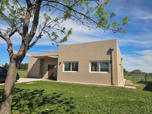 VENTA CASA 4 AMB CON JARDÍN Y PILETA EN SAN SEBASTIÁN — foto 2