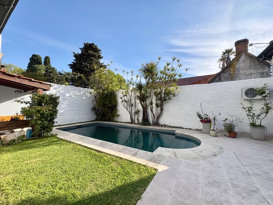 Casa en venta en Florida, una planta, 2 dormitorios, jardín y pileta — foto 2