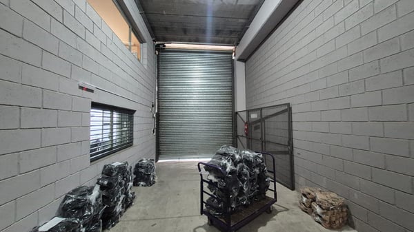Venta Deposito/Galpón 1200m2 en Lomas del Mirador — foto 2