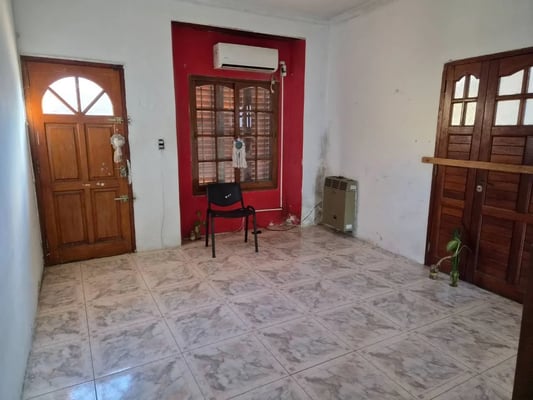 Casa de 4 ambientes en Adrogué con parque, pileta. — foto 4