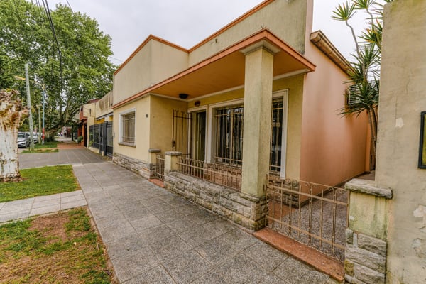 Venta casa 4 amb. Flipping + casa 2 amb. entrada independiente. V. Ballester — foto 3