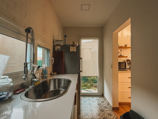 Venta casa en Barrio San Fermín, única casa en venta a la laguna con orientación noroeste — foto 5
