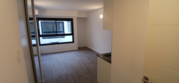 Alquiler departamento  monoambiente 3er piso — foto 4