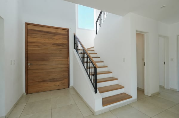 CASA CON 4 Y 1/2 HABITACIONES, JARDIN CON PILETA Y TERRAZA - SANTA ELENA — foto 3