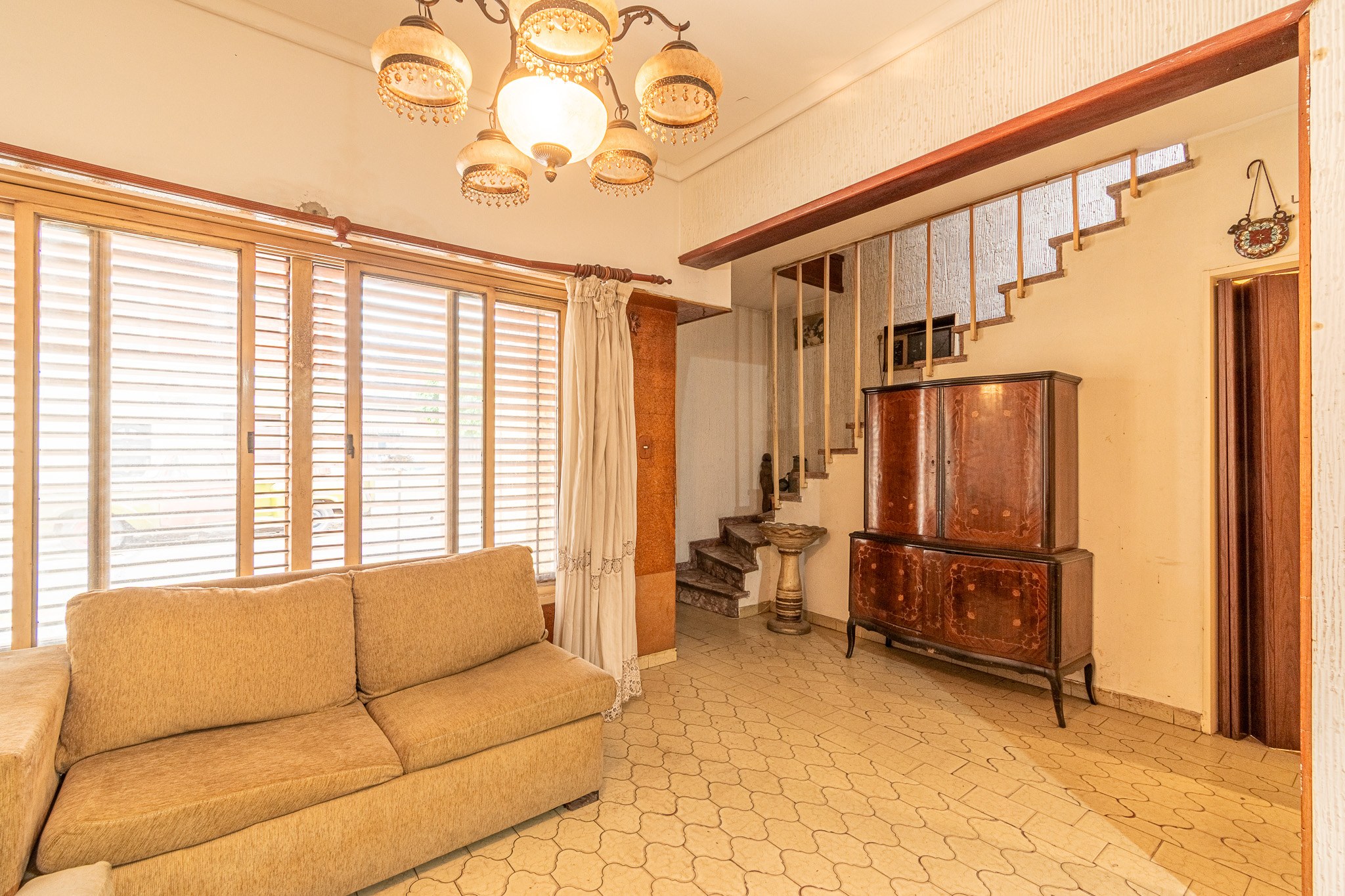 VENTA | CASA 4 AMB | 200 M² | RAMOS MEJÍA | 2 PLANTAS | LOTE PROPIO | PATIO + TERRAZA + BALCÓN — foto 1