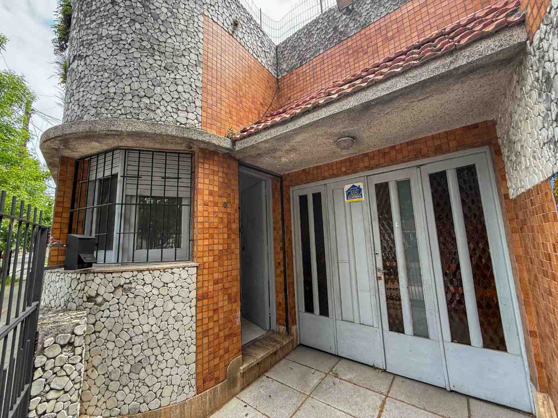 VENTA CASA EN AVELLANEDA CON GARAGE Y TERRAZA — foto 1