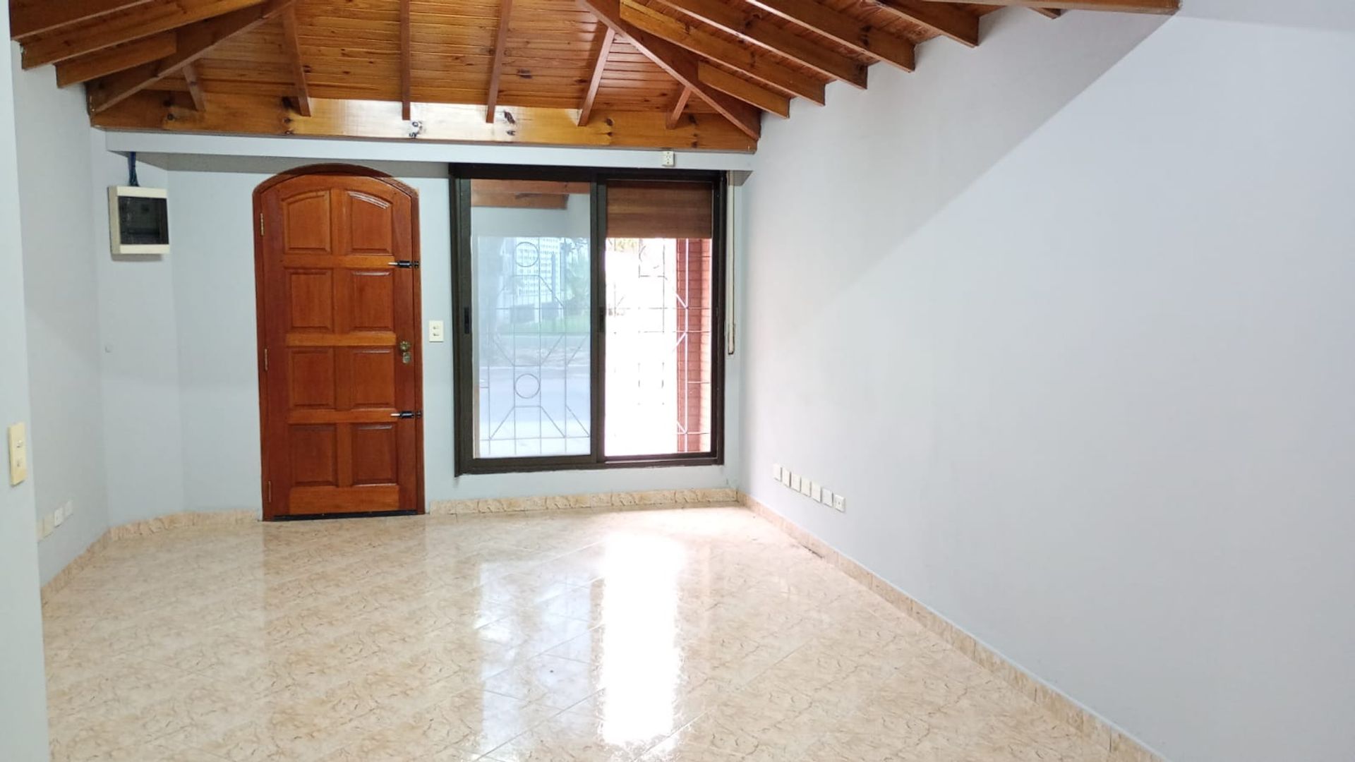 ALQUILER Excelente PH 3 Amb. con Patio en Martínez — foto 1