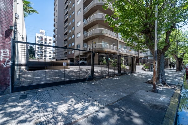 Departamento venta de 3 amb piso 11° cochera cub Ramos Mejia — foto 4